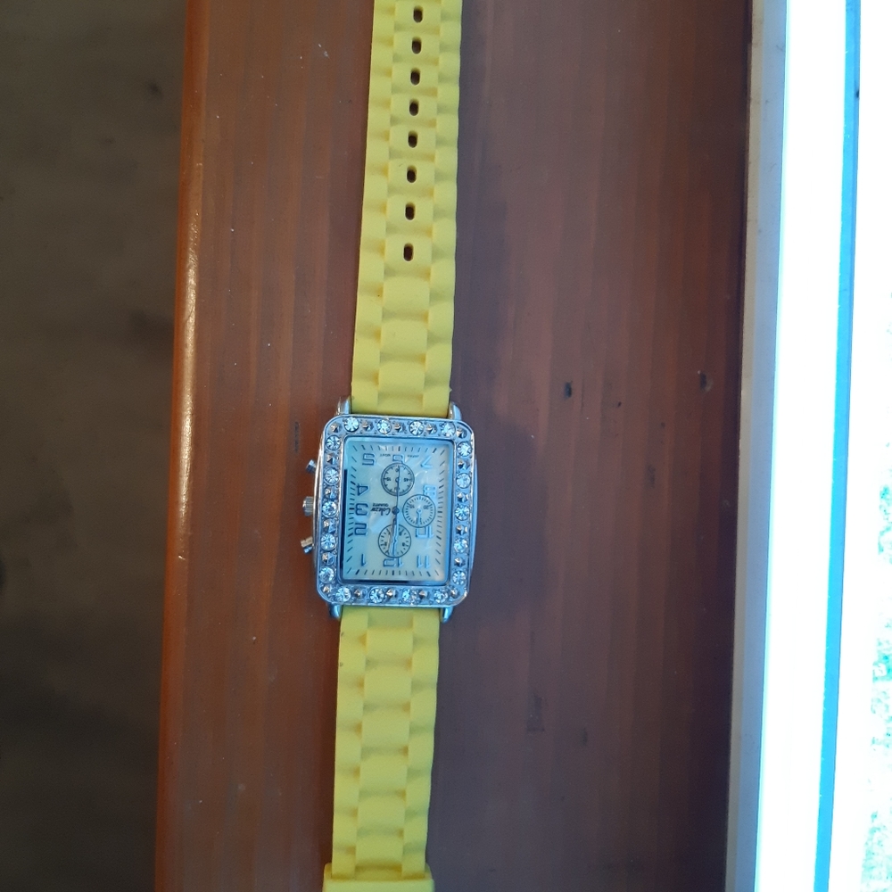 Collezio Watch - Picture 2 of 3